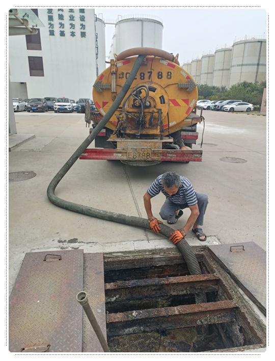 三道镇隔油池清掏