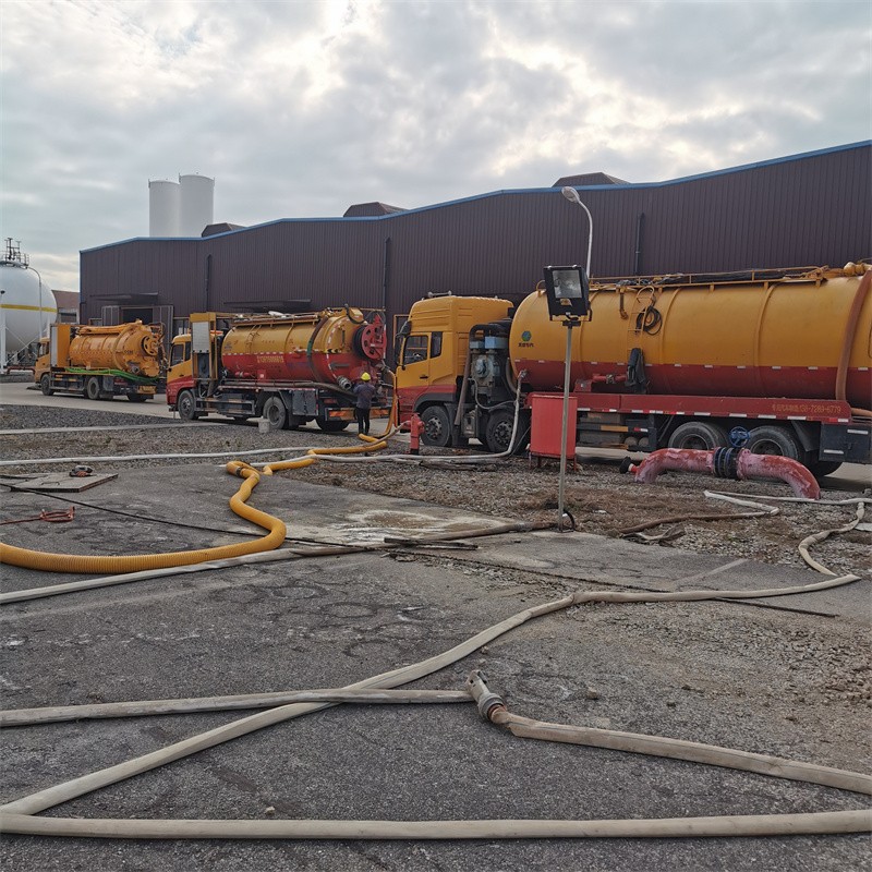 三道镇污水池清理